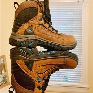 WOMEN’S 6-INCH WATERPROOF SAFETY TOE BOOT IN A BOX